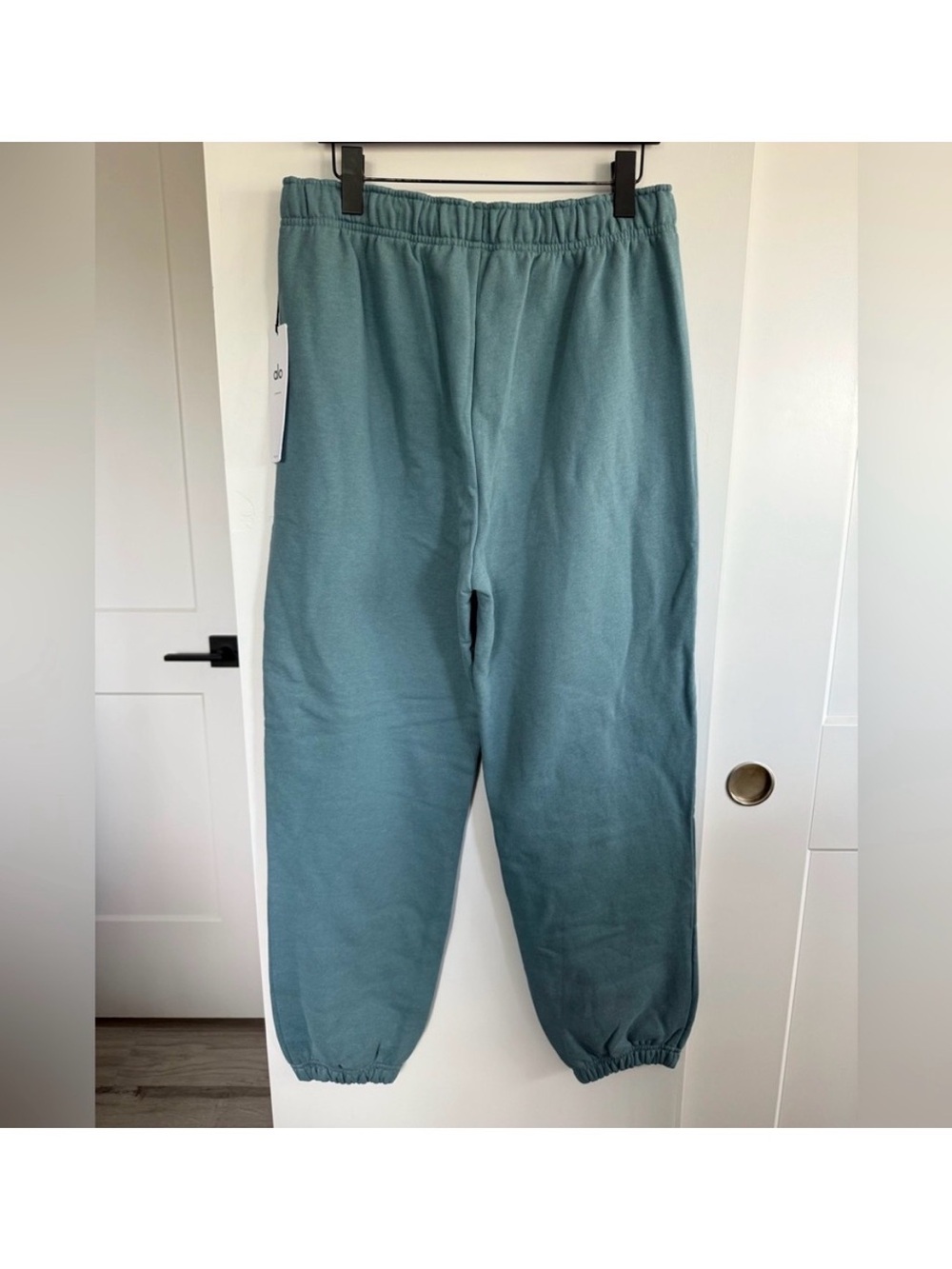 Alo Yoga Accolade Sweatpants- Teal Agate Color- Size L - Picture 7 of 7